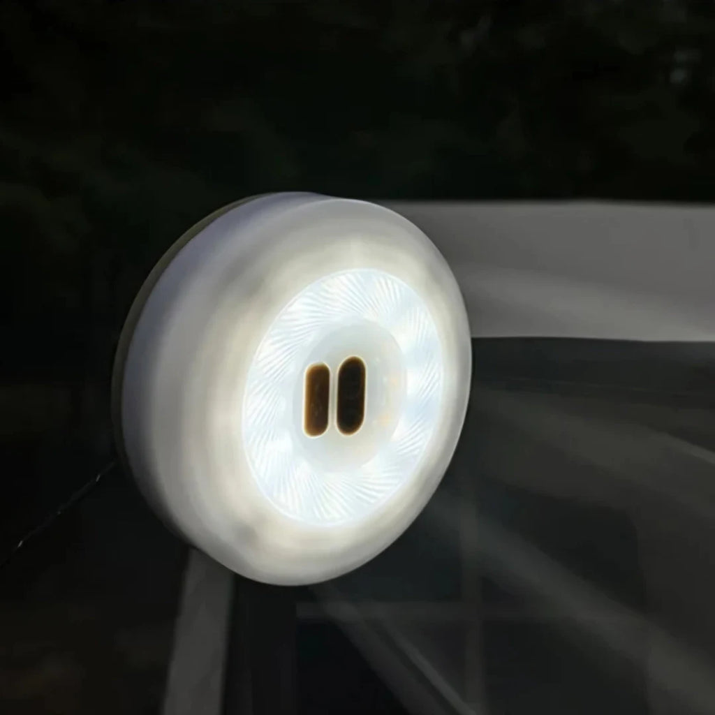 Luminária Campify pendurada como luz de apoio