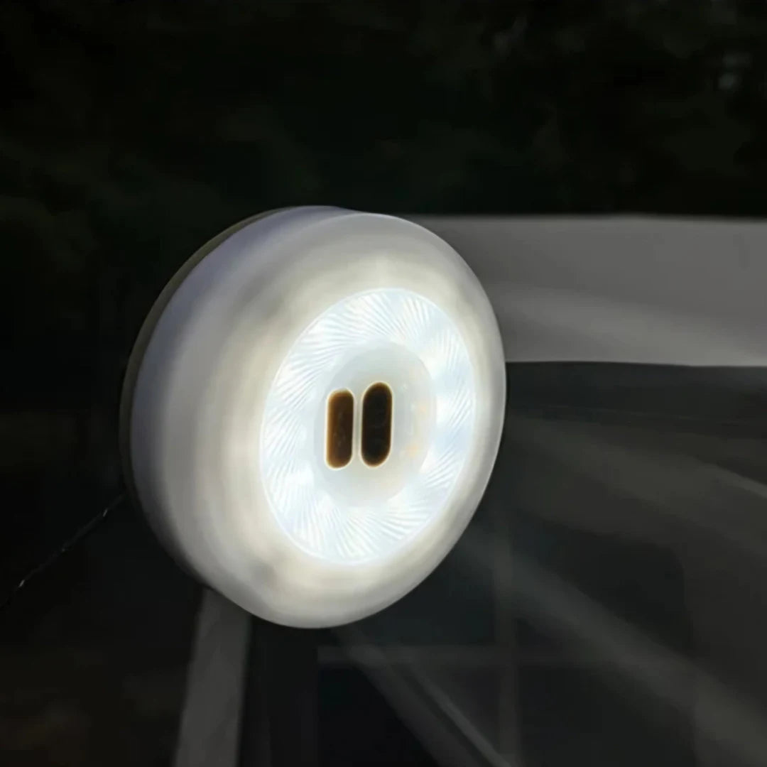 Luminária Campify pendurada como luz de apoio