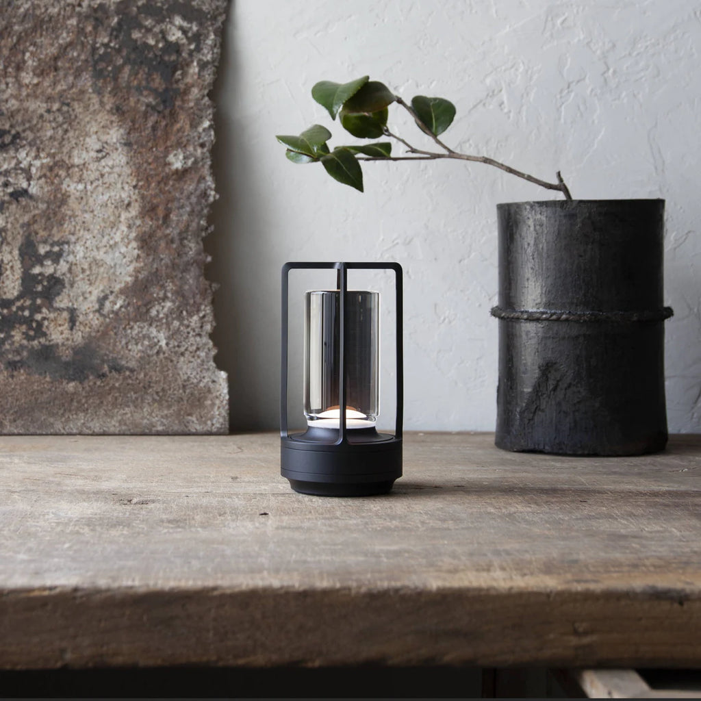 Luminária Retro preta em decoração minimalista