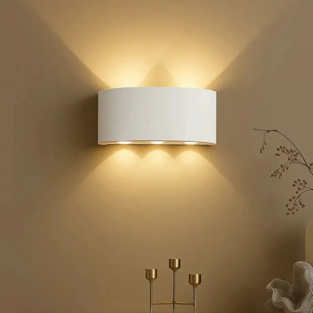 Arandela DuoLume branca de 6W com efeito de luz duplo