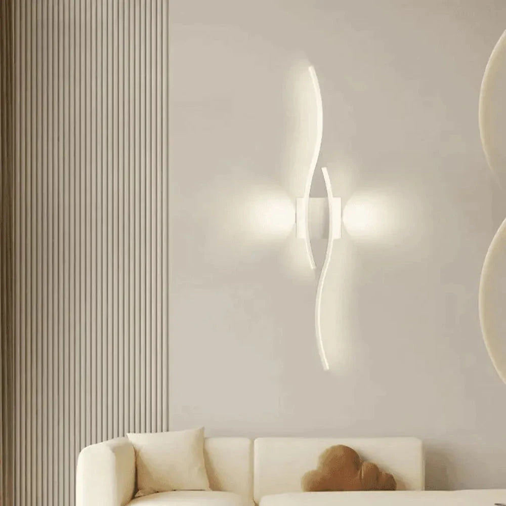 Arandelas Linha Fluida brancas em ambiente contemporâneo
